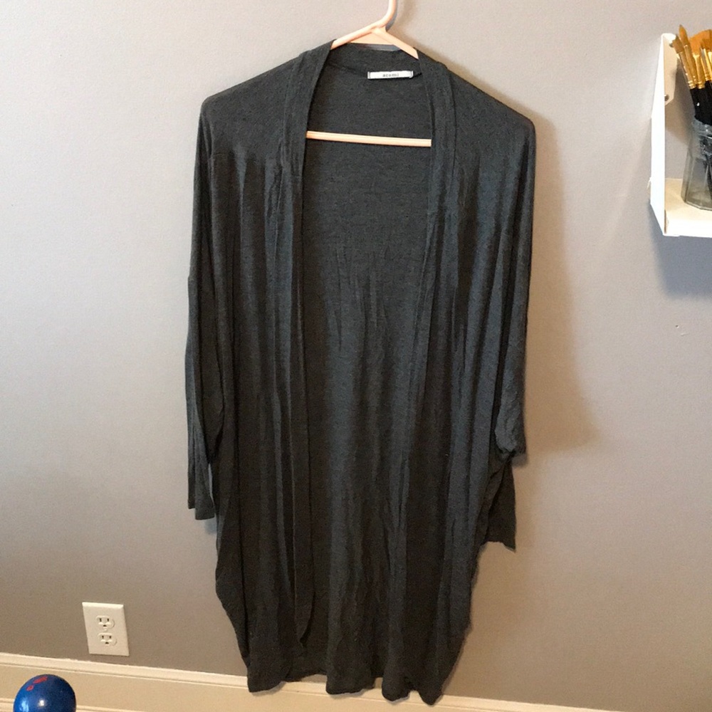 Flowy and long grey cardigan